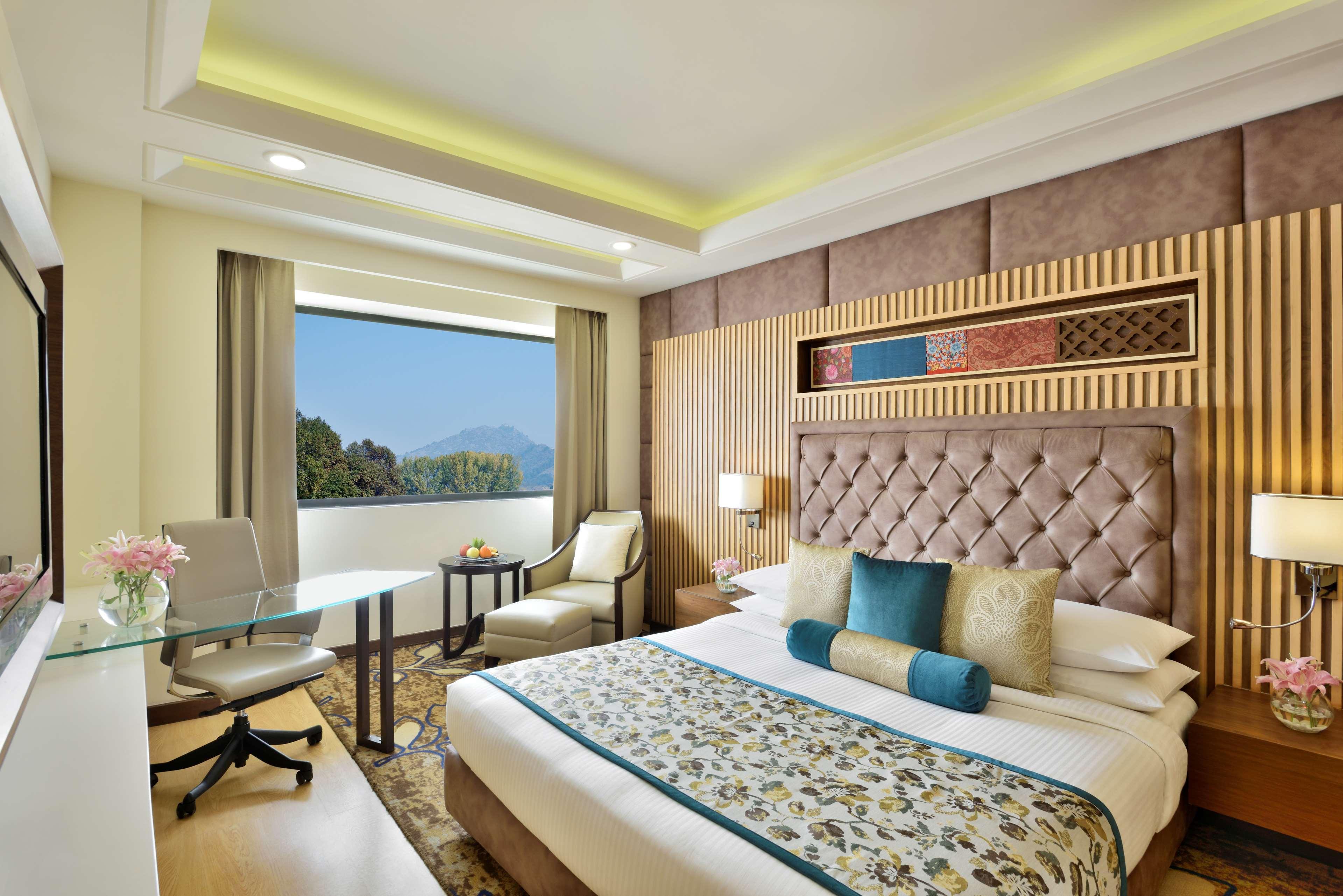 Hotel Radisson Srinagar Exterior foto