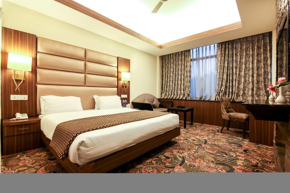 Hotel Radisson Srinagar Exterior foto