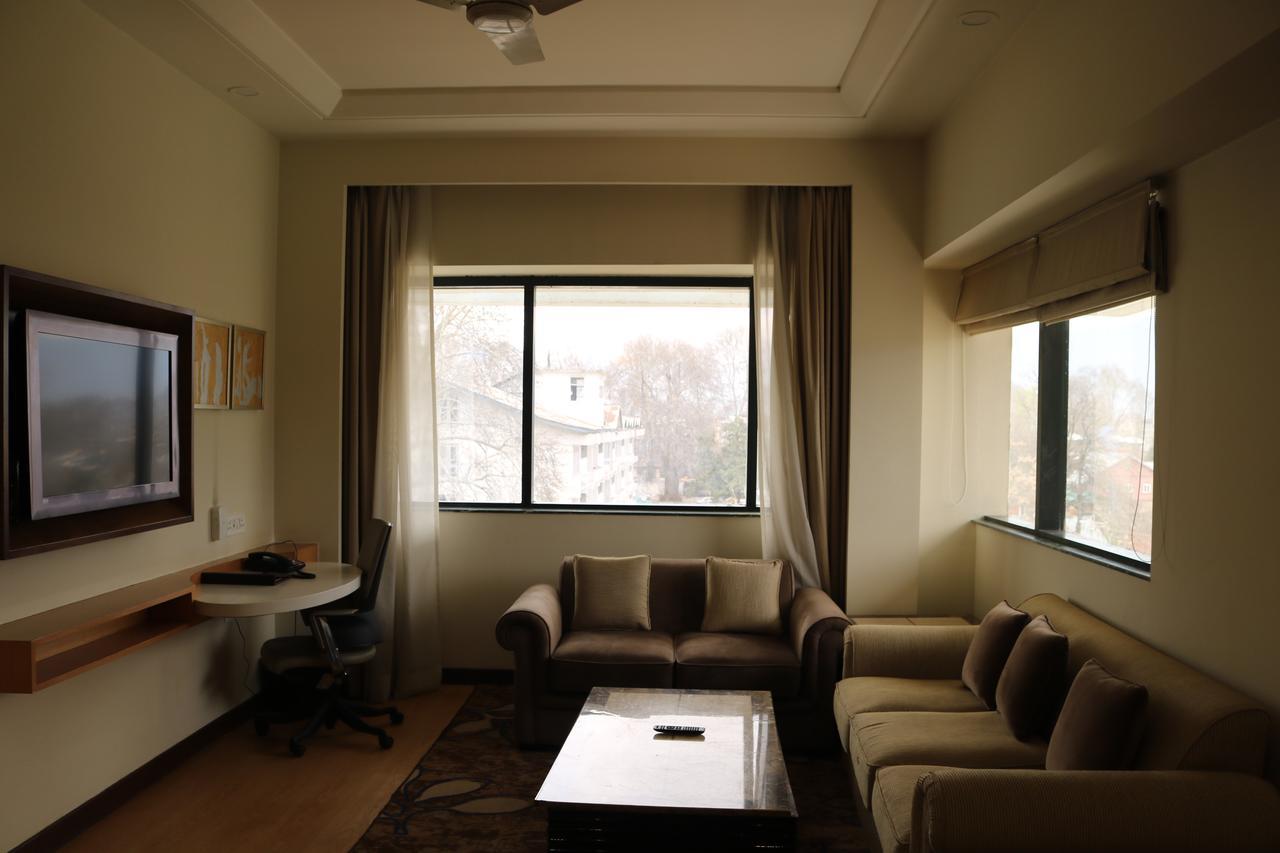 Hotel Radisson Srinagar Exterior foto