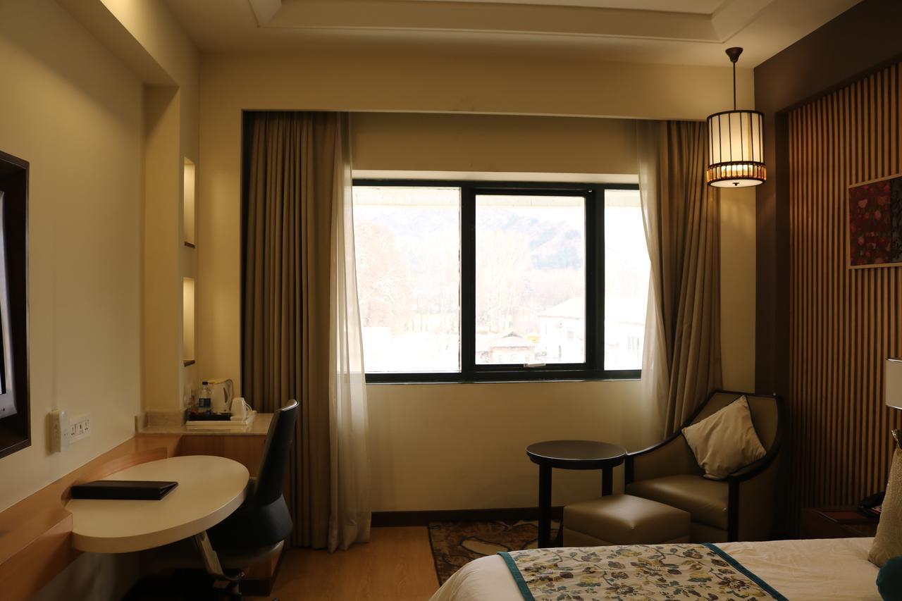 Hotel Radisson Srinagar Exterior foto